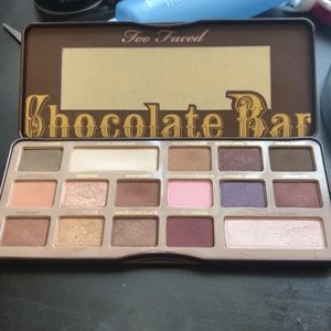 Too faced chocolate bar
